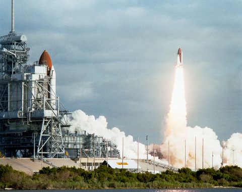 Discovery lifts off with Columbia on the next pad